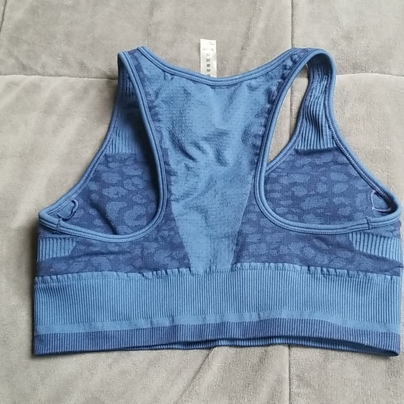 Varley blue leopard print sportsbra - Picture 2 of 3